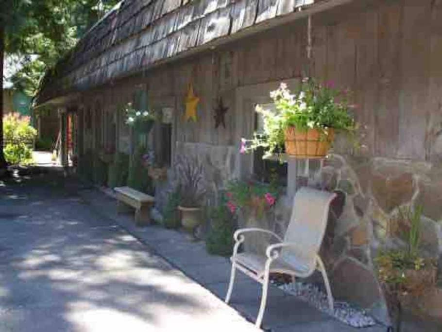 Motel Room With Kitchenette At Base Of Mt Hood Mount Hood Village Exterior foto